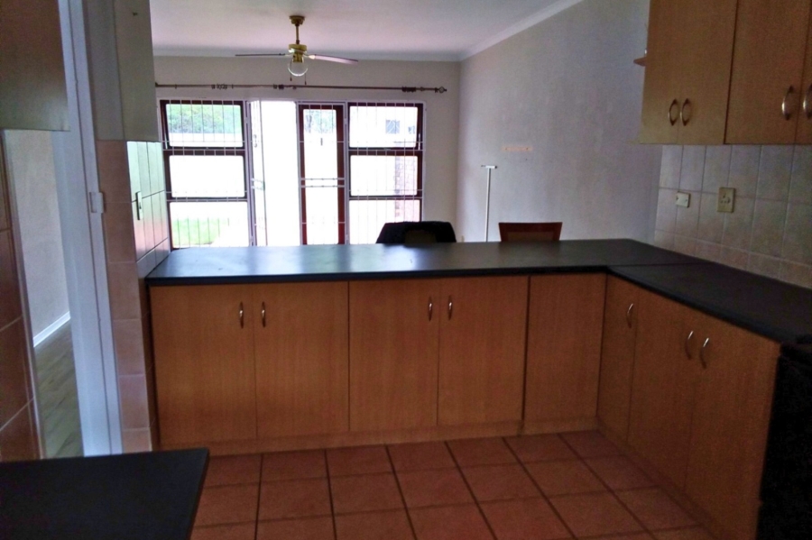 To Let 3 Bedroom Property for Rent in Somerset Park Western Cape